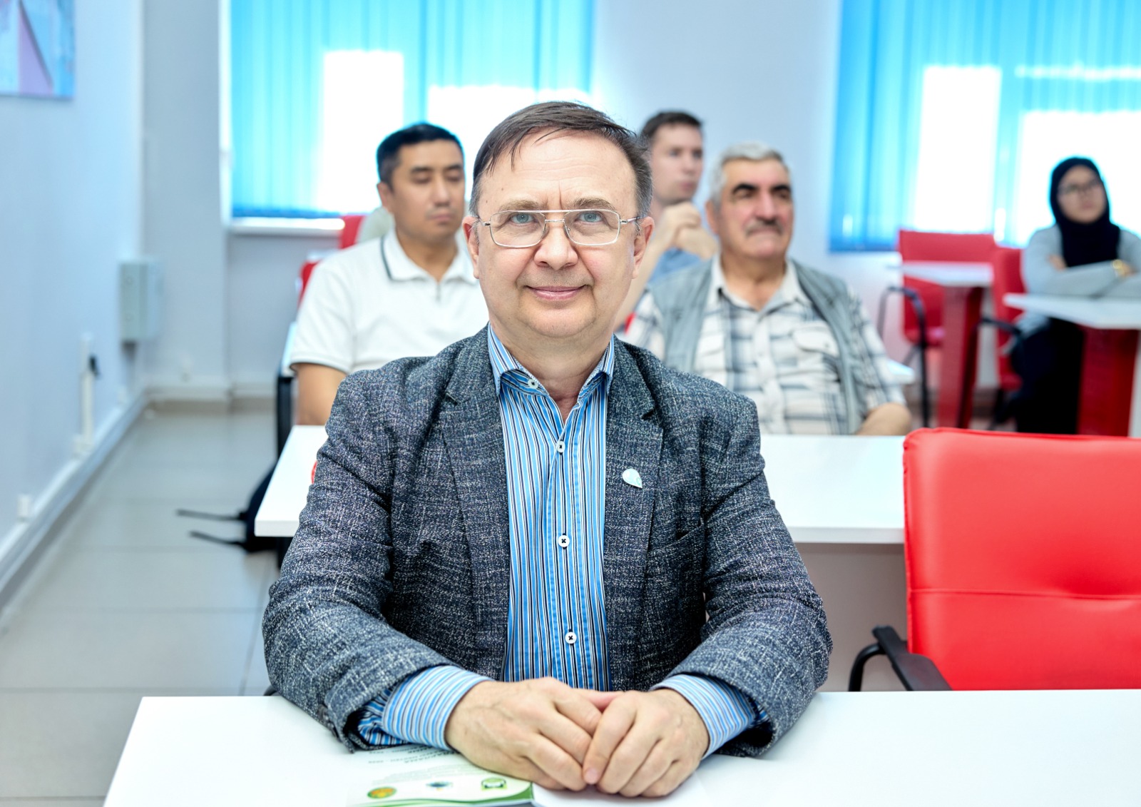 DR. SALEH TAGHVAEIAN KAZNARU ЖАЗҒЫ МЕКТЕБІНДЕ ДӘРІС ОҚЫДЫ